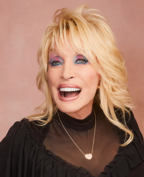 Dolly Parton x Kendra Scott Ari Heart Gold Short Pendant Necklace